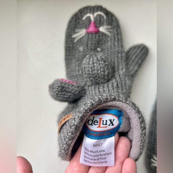 Delux Wool Adult Mittens in Cute Bunny Design 🐰 super warm! Like-new condition. - Picture 4 of 4